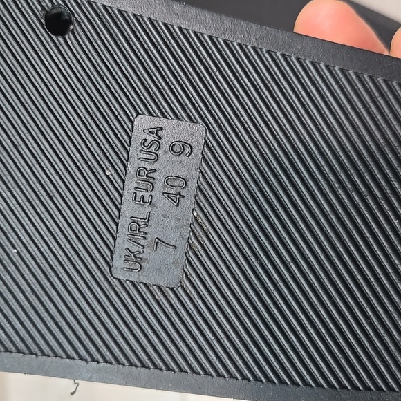 Steve Madden Women Zoray Black Quilted Slides with Gold Chain Sandals Sz 9 - Picture 11 of 11